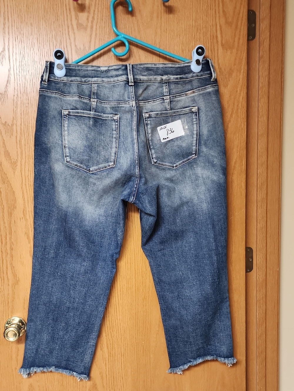KanCan Faded Blue Cropped Frayed Hem Jeans womens 18x25 number 836